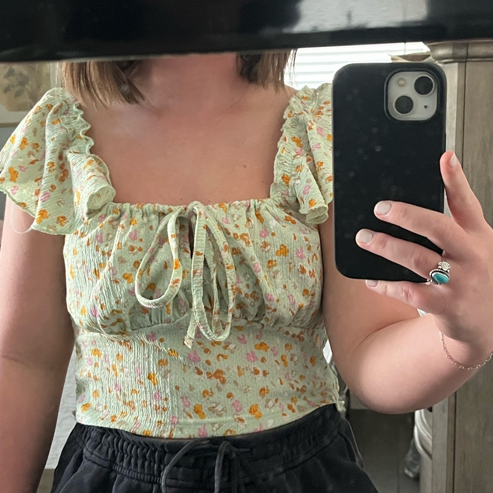 NWOT Multi color flowy cap sleeve top